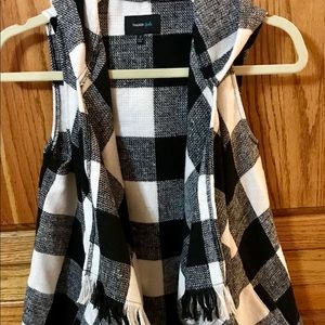 NWT girls size L buffalo plaid vest with hood $20